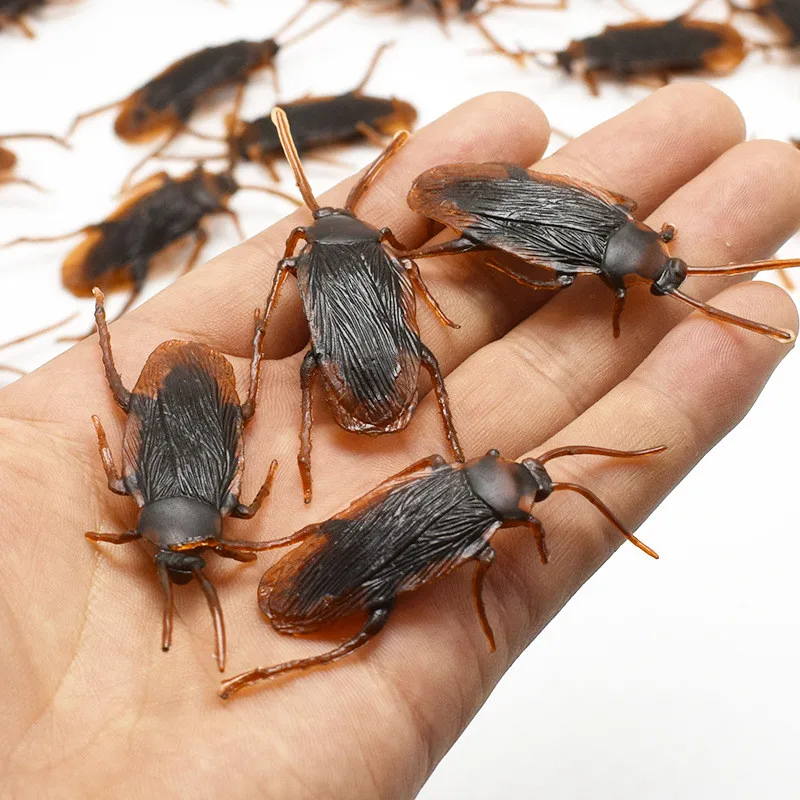 Prank Toys - 50/100Pcs Halloween gadget Plastic Cockroaches Joke